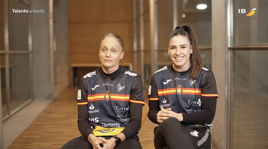 Silvia Navarro y Carmen Martín, jugadoras de las Guerreras