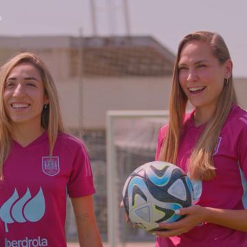 Irene Guerrero and Olga Carmona, players of the spanish women national football team