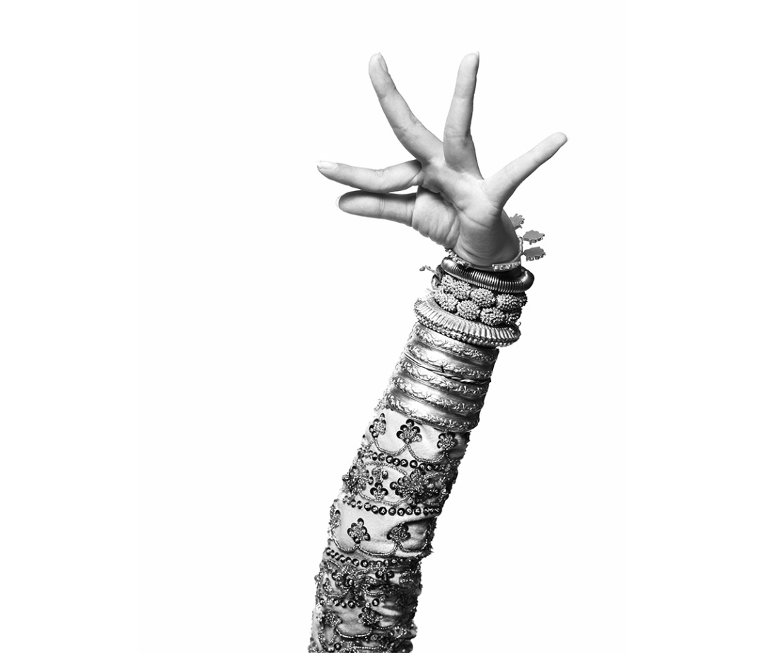 El brazo de la bailarina Pisith Pilika se ha convertido en una de sus imágenes más icónicas.