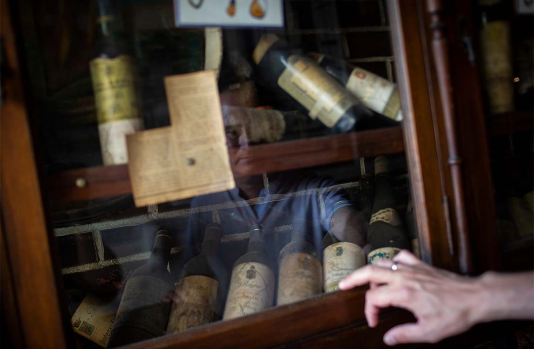 Bodega Cigaleña's wine list has more than a thousand references
