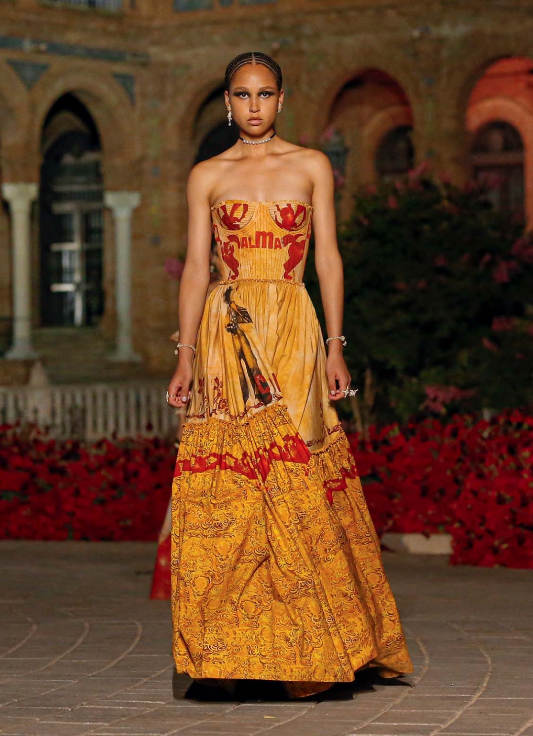 Vestido con estampados de María Ángeles Vila para el desfile Dior ‘Cruise 2023’, en Sevilla